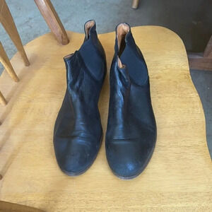 Sole Food woman’s ankle booties